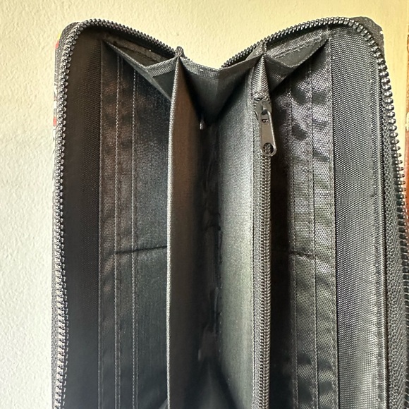 Ed Hardy Black Multicolor Skull Wallet Wristlet with Tattoo-Style Print NWT - Picture 5 of 5